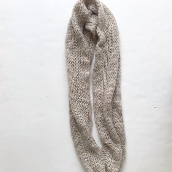 Beige acrylic chunky knit infinity scarf - Picture 2 of 5